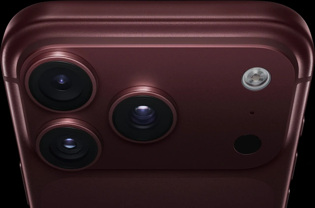 Detalhe oficial do acabamento bordô e das câmeras do iPhone 18 Pro