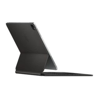 Magic Keyboard para iPad Pro de 12,9 polegadas — vista traseira angular completa com iPad Pro de 12,9 polegadas contextual
